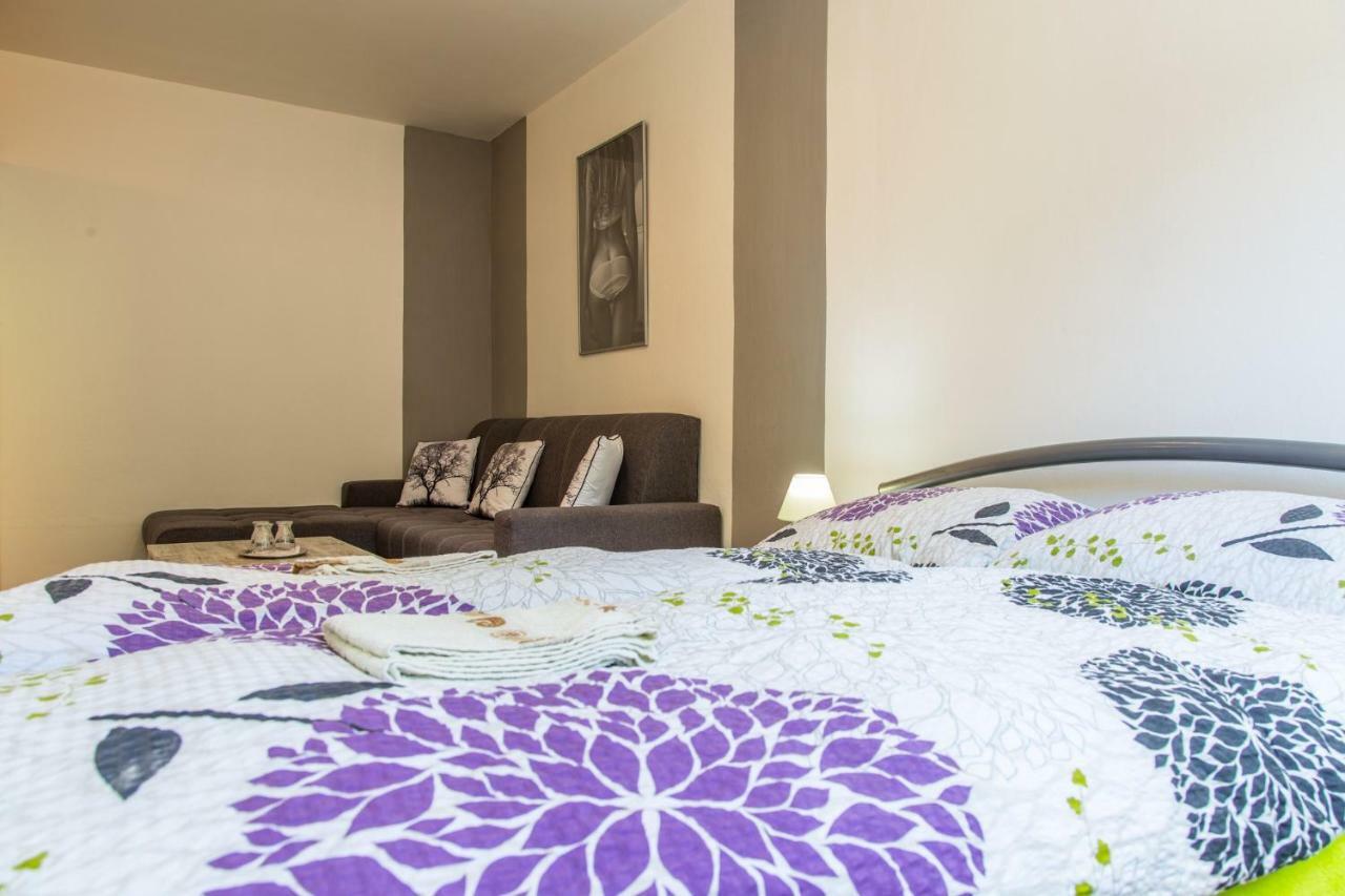 Restaurace Penzion Pod Sumarnikem Tvarozna Lhota Bagian luar foto