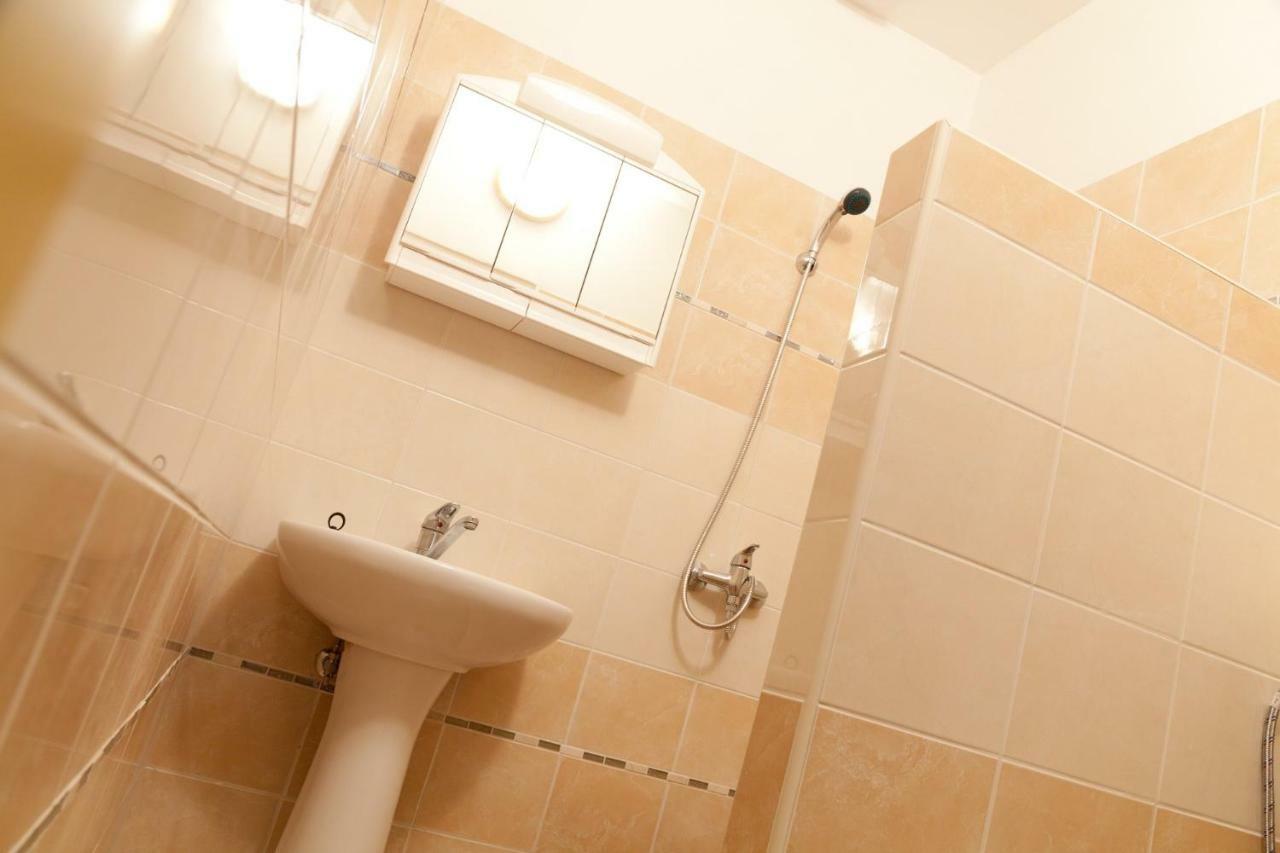 Restaurace Penzion Pod Sumarnikem Tvarozna Lhota Bagian luar foto