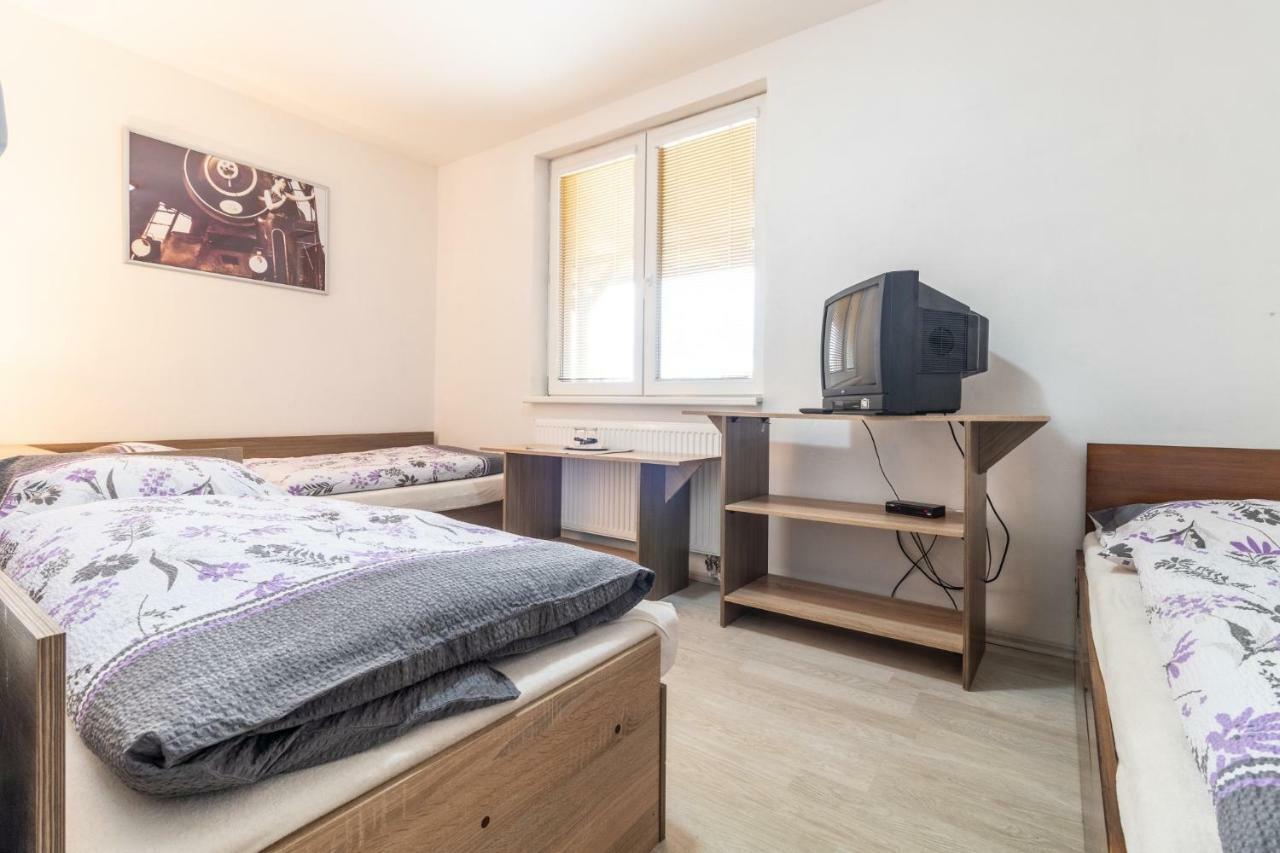 Restaurace Penzion Pod Sumarnikem Tvarozna Lhota Bagian luar foto