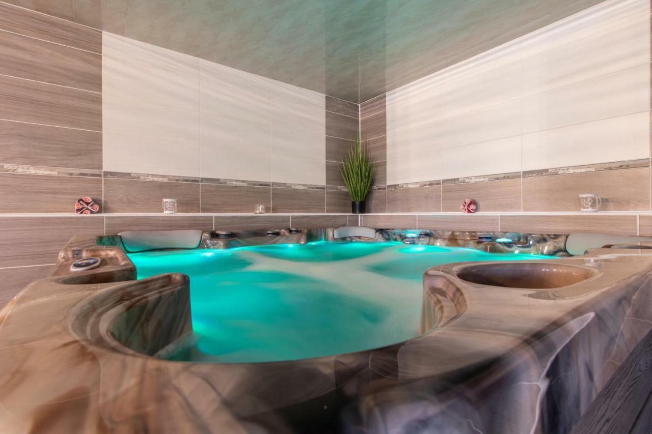 Restaurace Penzion Pod Sumarnikem Tvarozna Lhota Bagian luar foto