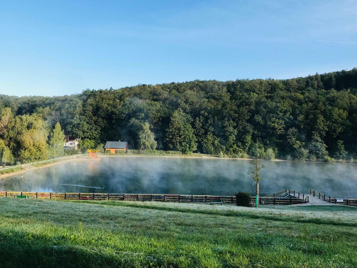 Restaurace Penzion Pod Sumarnikem Tvarozna Lhota Bagian luar foto