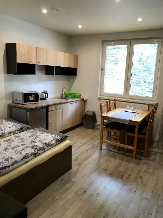 Restaurace Penzion Pod Sumarnikem Tvarozna Lhota Bagian luar foto