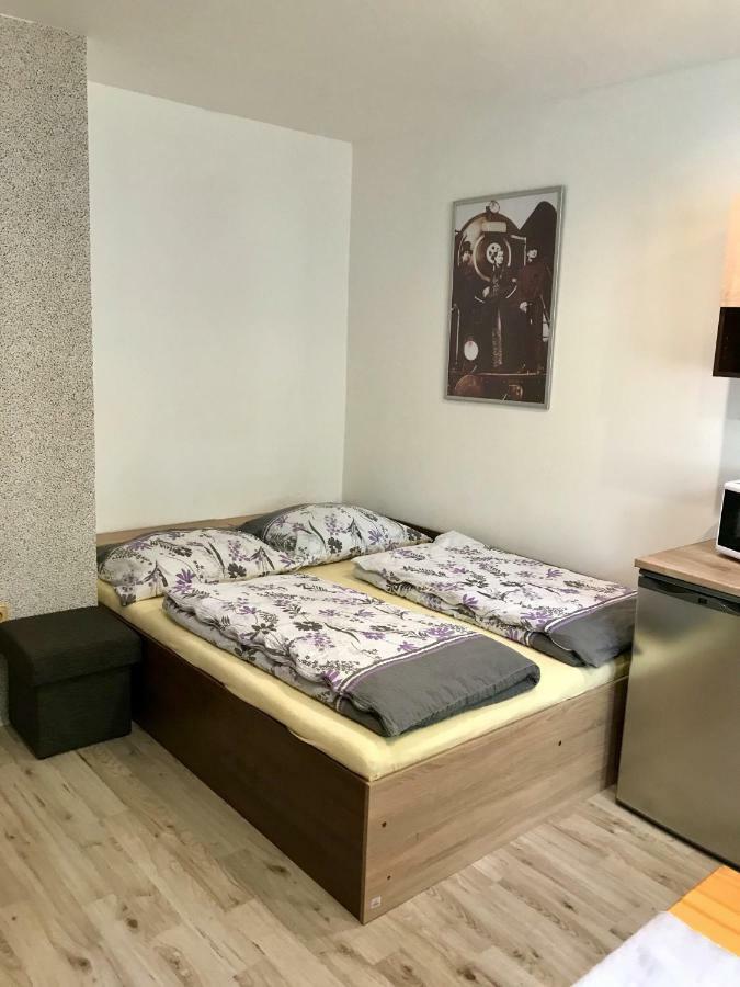Restaurace Penzion Pod Sumarnikem Tvarozna Lhota Bagian luar foto