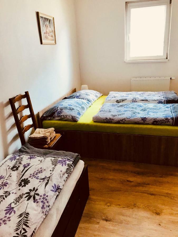 Restaurace Penzion Pod Sumarnikem Tvarozna Lhota Bagian luar foto