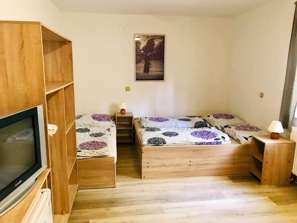Restaurace Penzion Pod Sumarnikem Tvarozna Lhota Bagian luar foto