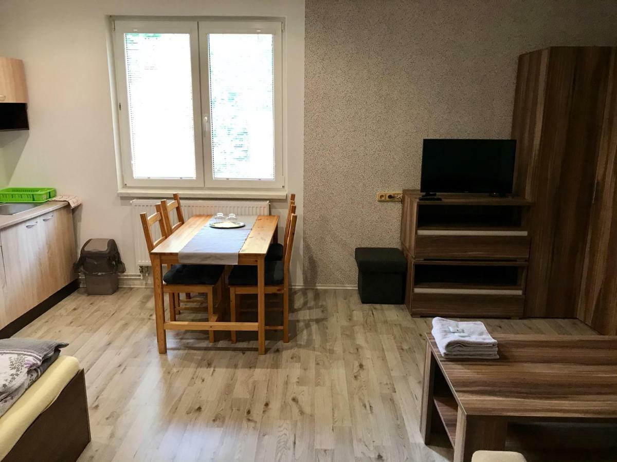 Restaurace Penzion Pod Sumarnikem Tvarozna Lhota Bagian luar foto