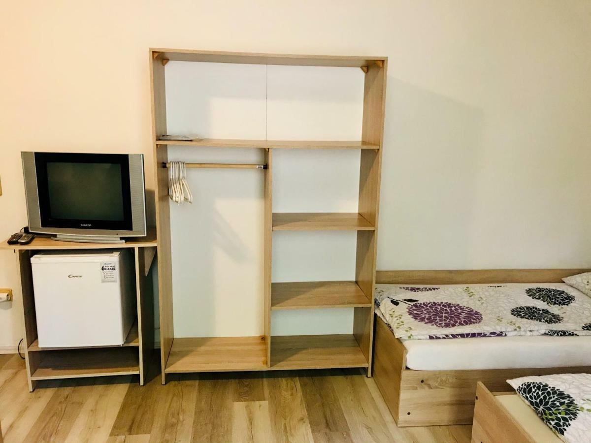 Restaurace Penzion Pod Sumarnikem Tvarozna Lhota Bagian luar foto